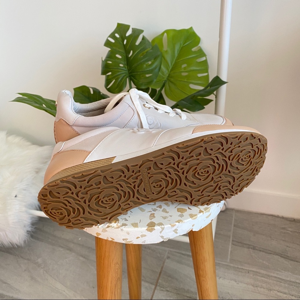 Taryn Rose • New Sneakers Sz 10 - Picture 4 of 7